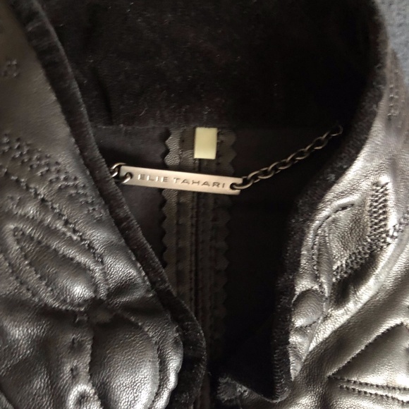 Tahari Black Embossed Black Leather Jacket w Mandarin Collar & Bell Sleeves XS - Picture 13 of 14